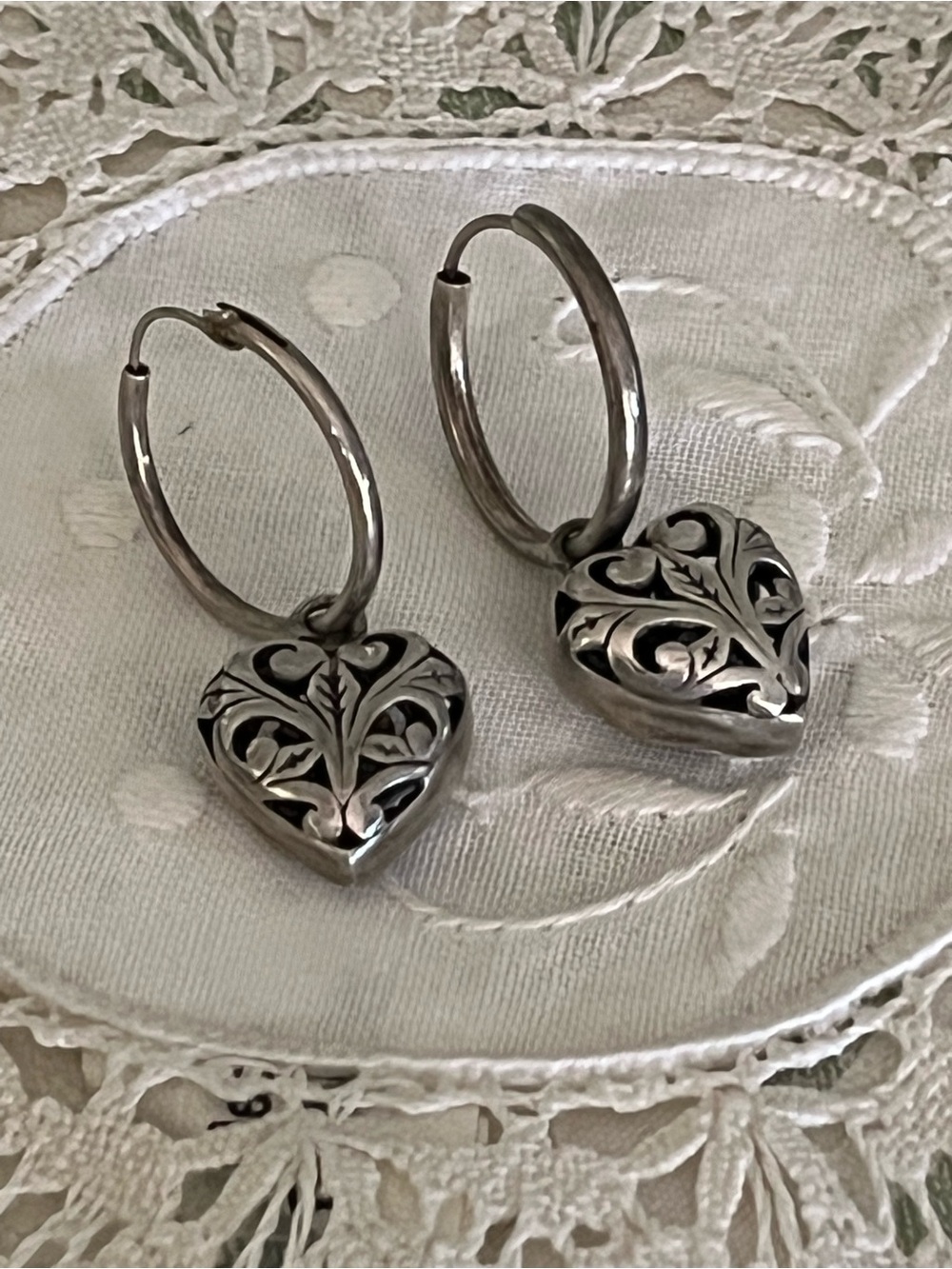 Vintage Sterling Silver Puffy Heart Filigree Drop Earrings – 925